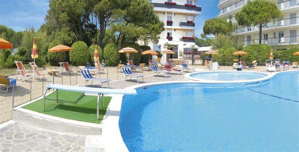 Hotel Bertha Fronte Mare Lido di Jesolo Dış mekan fotoğraf