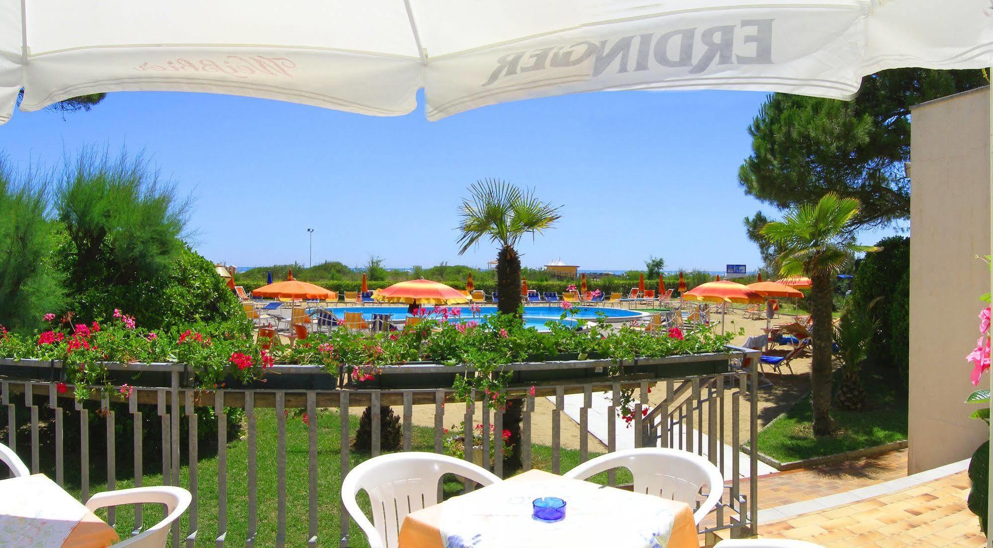 Hotel Bertha Fronte Mare Lido di Jesolo Dış mekan fotoğraf