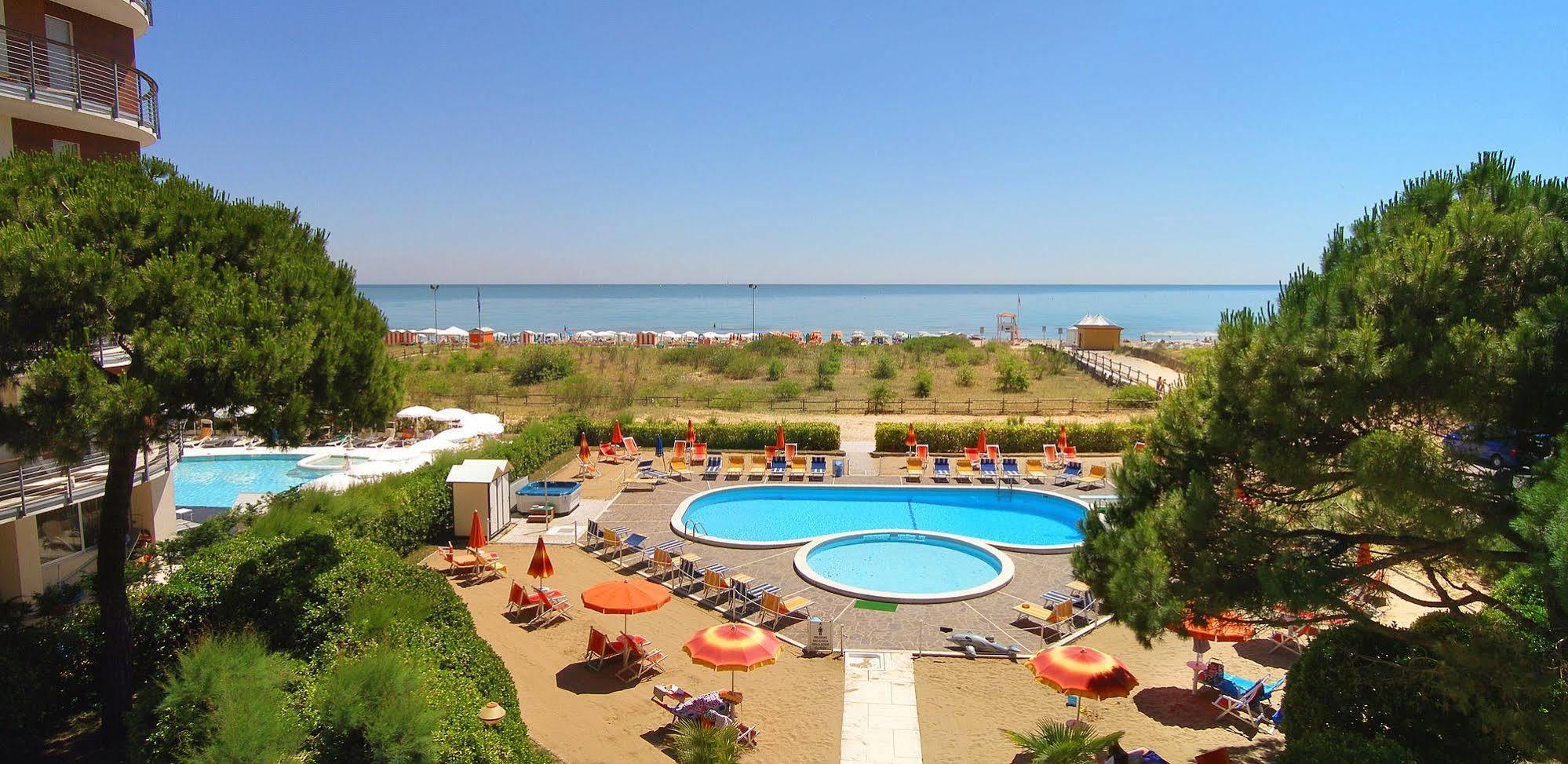 Hotel Bertha Fronte Mare Lido di Jesolo Dış mekan fotoğraf